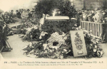 11 novembre 1920 - Le tombeau du soldat inconnu inhum sous l'Arc de Triomphe