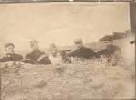 soldats au repos dans une tranche, juin 1915 