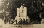 Construction du monument aux morts