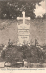 Französ. Fliegergrab auf dem Friedhof zu Harbouey title=