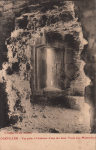 Vue prise à l'intérieur d'une des deux tours (la meurtrière) Vue prise à l'intérieur d'une des deux tours (la meurtrière)