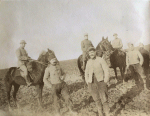 Novembre 1915 - un groupe de camarade se rendant à la position de batterie