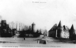 Ensemble des ruines de l'ancien château et le château actuel Ensemble des ruines de l'ancien château et le château actuel