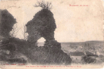 Une partie des ruines du vieux château et vue sur la ville