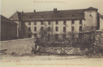 L'ancien collège transformé en caserne pour les prisonniers allemands L'ancien collège transformé en caserne pour les prisonniers allemands