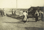 Nancy - Route de Toul - Atelier de camouflage - Etendage d'un treilli en rafia devant un cantonnement - 3 avril 1918
