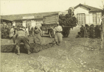 Nancy - Route de Toul - Atelier de camouflage - Chargement de treillages en rafia camoufls - 3 avril 1918