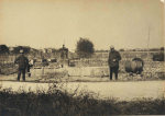 Ancerviller. Les abords du village ; au fond, à droite, le Bois des Chiens occupé par les Allemands - 1915 Ancerviller. Les abords du village ; au fond, à droite, le Bois des Chiens occupé par les Allemands - 1915