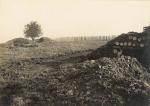 Ancerviller. Abri de bombardement vers l'enclos et l'arbre en boule - 6 septembre 1915 Ancerviller. Abri de bombardement vers l'enclos et l'arbre en boule - 6 septembre 1915