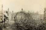 Bois du Vannequel. Près du poste d'observation. Chicane dans le réseau de fils de fer - 9 avril 1917