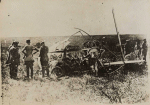 Harbouey. Débris de l'avion monté par le dessinateur de Losques et le lieutenant Lemoine - 1915 Harbouey. Débris de l'avion monté par le dessinateur de Losques et le lieutenant Lemoine - 1915
