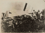 Harbouey. Débris de l'avion monté par le dessinateur de Losques et le lieutenant Lemoine - 1915 Harbouey. Débris de l'avion monté par le dessinateur de Losques et le lieutenant Lemoine - 1915