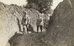 Leintrey (près). Boyau de communication. Les généraux Dubail et Gérard visitant le secteur - Octobre 1915