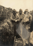 Leintrey (devant). Soldats munis de cagoules - 4 septembre 1915 Leintrey (devant). Soldats munis de cagoules - 4 septembre 1915