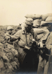 Leintrey (devant). Casse-croûte dans la tranchée - 4 septembre 1915 Leintrey (devant). Casse-croûte dans la tranchée - 4 septembre 1915