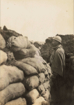 Leintrey (devant). Guetteur dans une tranche - 4 septembre 1915