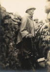 Leintrey (devant). Guetteurs dans une tranchée - 4 septembre 1915
