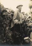 Leintrey (devant). Guetteurs dans une tranche - 4 septembre 1915